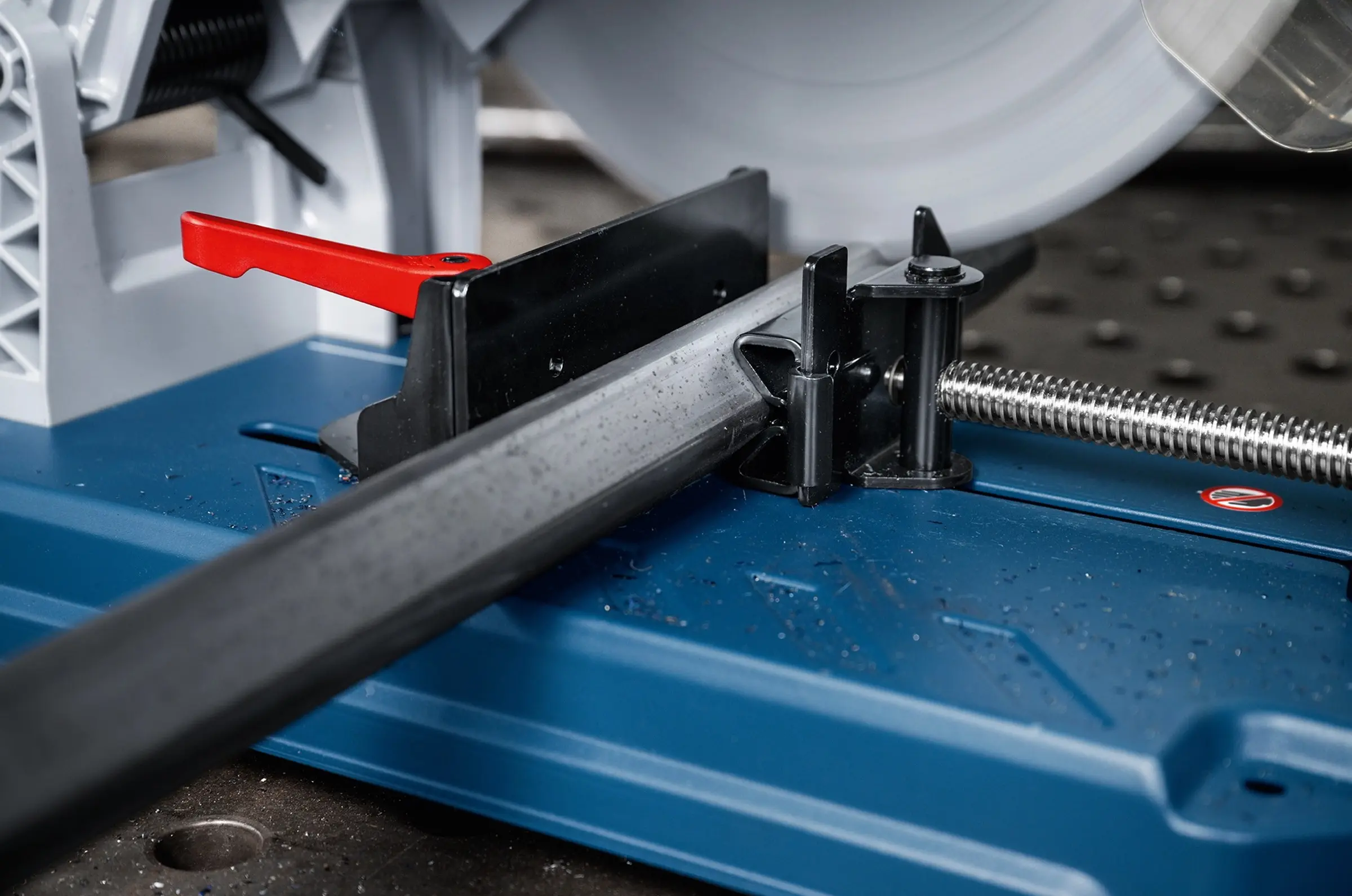 Пила циркулярная Bosch Professional GCD 18V-355 (0601B59000)