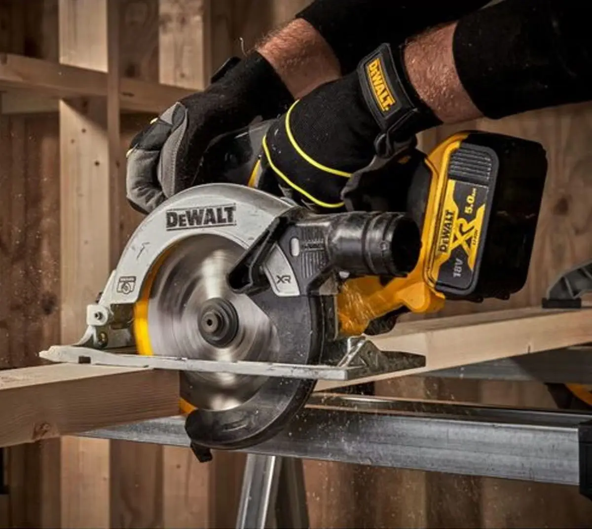 Fierastrau circular cu acumulator Dewalt DCS565NT-XJ + DWST1-71195