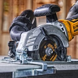 Аккумуляторная дисковая пила DeWalt DCS571NT Solo Thumb