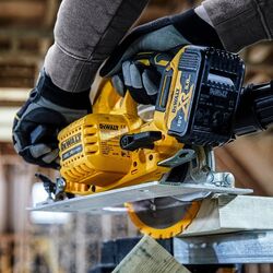 Ferastrau circular Dewalt DCS570N Thumb