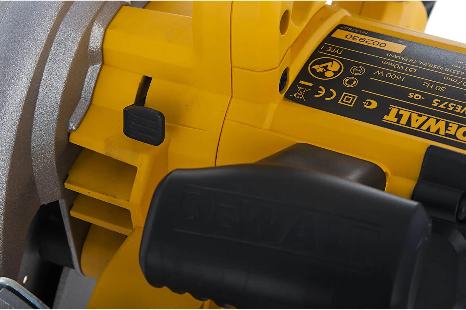 Пила дисковая Dewalt DWE575K-QS
