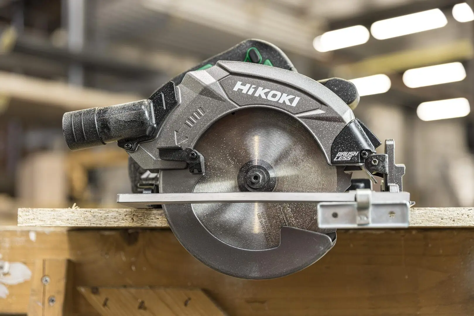 Ferastrau circular cu acumulator Hikoki C1807DAWRZ