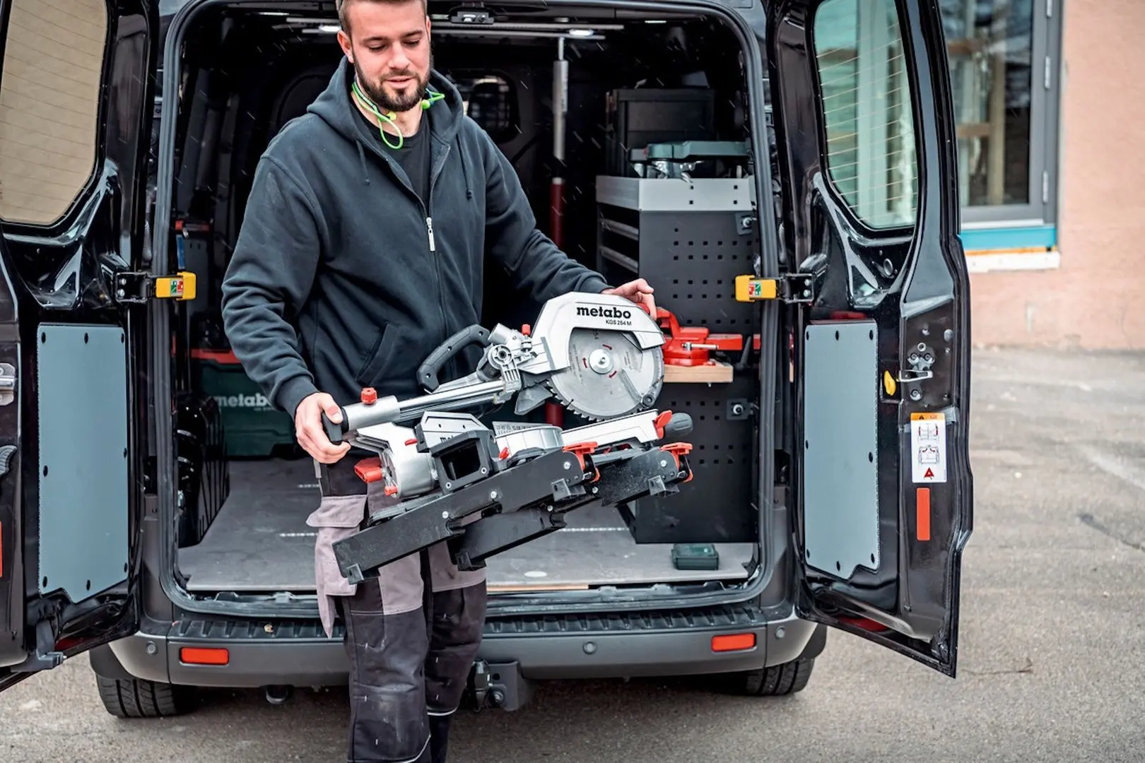 Пила торцовочная Metabo KGS 254 M