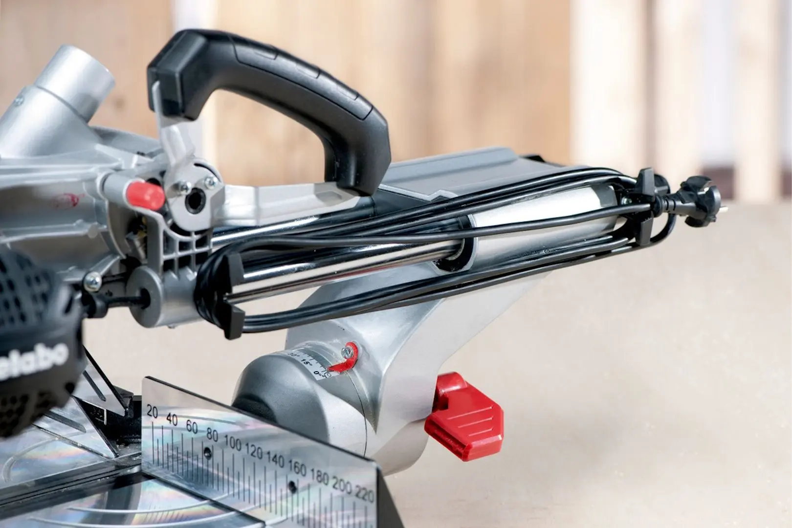 Пила торцовочная Metabo KGSV 216 M
