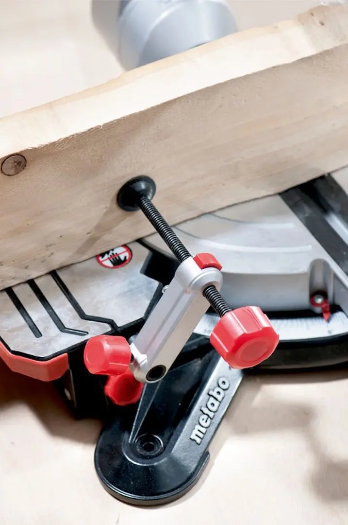 Пила торцовочная Metabo KGSV 216 M