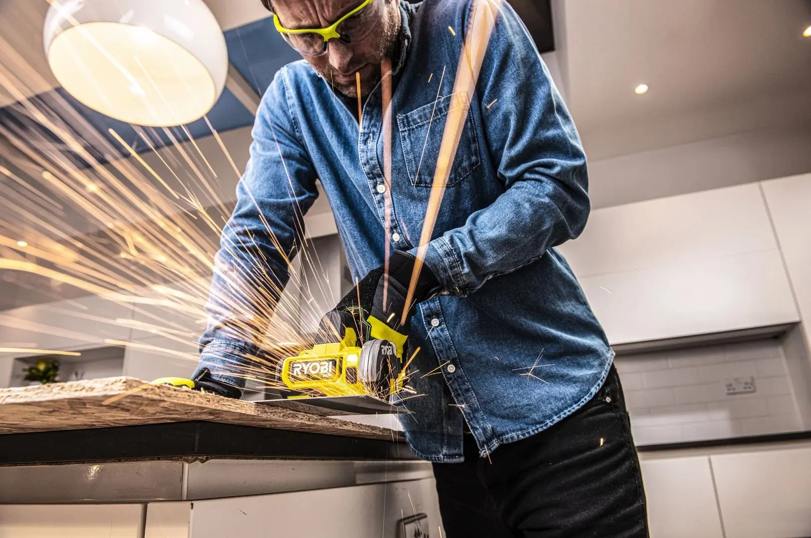 Fierastrau circular cu acumulator Ryobi One+ RCT18C-0