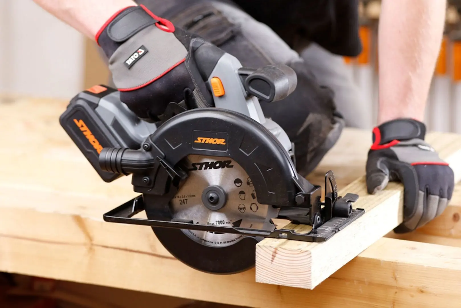 Ferastrau circular cu acumulator Sthor 78132