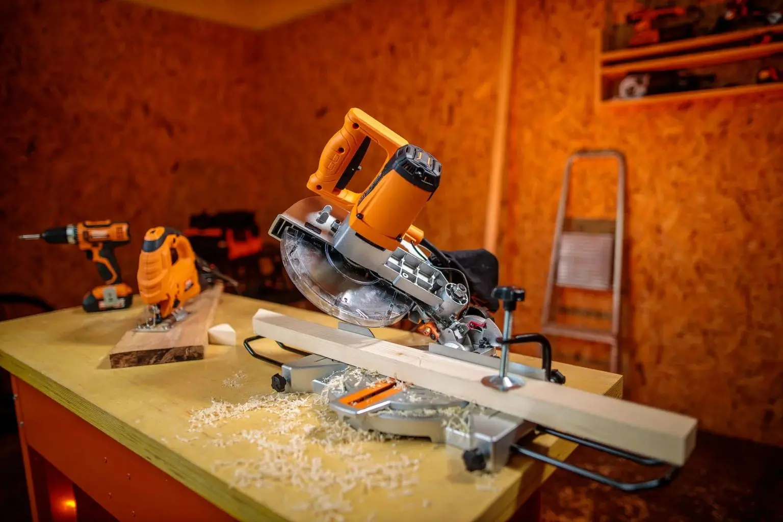 Торцовочная пила Villager VMS 1500-210 S