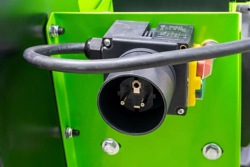 Пила циркулярная Zipper ZI-WP400TN