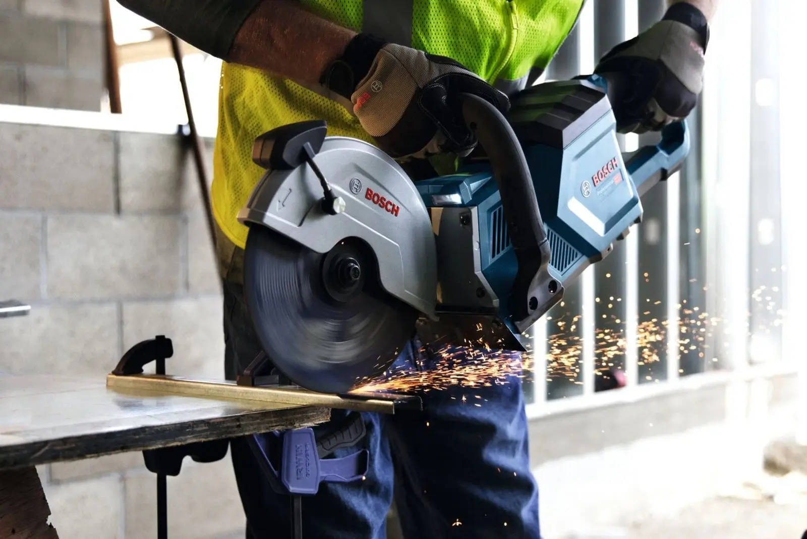 Аккумуляторная пила по металлу Bosch GCS 18V-230 (06013B0000)