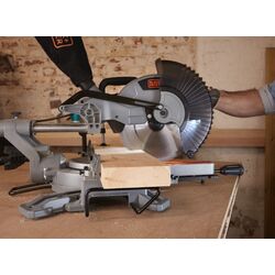 Пила торцовочная Black&Decker BES710 Thumb