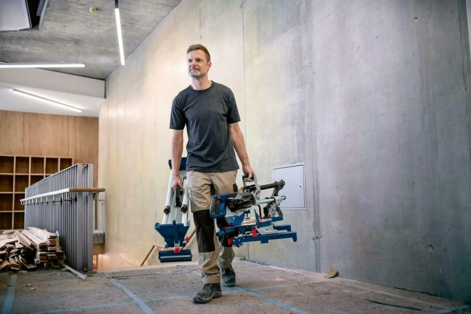 Аккумуляторная торцовочная пила Bosch Professional GCM 18V-216 DC (0601B47000) - 4