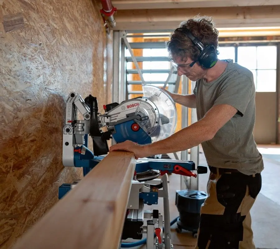 Пила торцовочная Bosch Professional GCM 18V-305 GDC (Blue) - 6