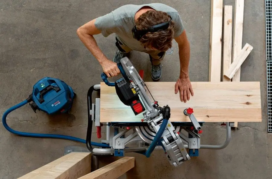 Пила торцовочная Bosch Professional GCM 18V-305 GDC (Blue) - 10