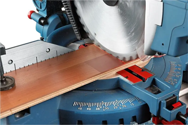 Торцовочная пила Bosch Professional GTM 12 JL