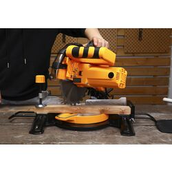 Пила торцовочная Deko Tools DKMS1450-210F Thumb