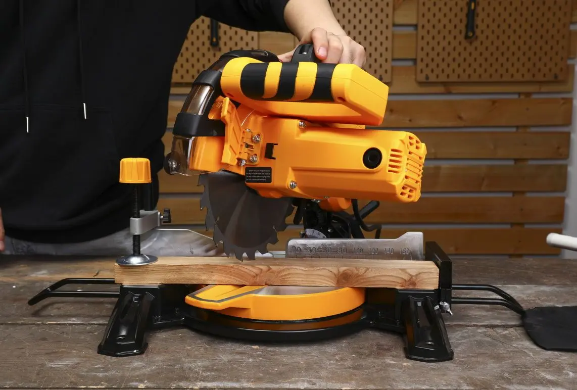 Пила торцовочная Deko Tools DKMS1450-210F - 3