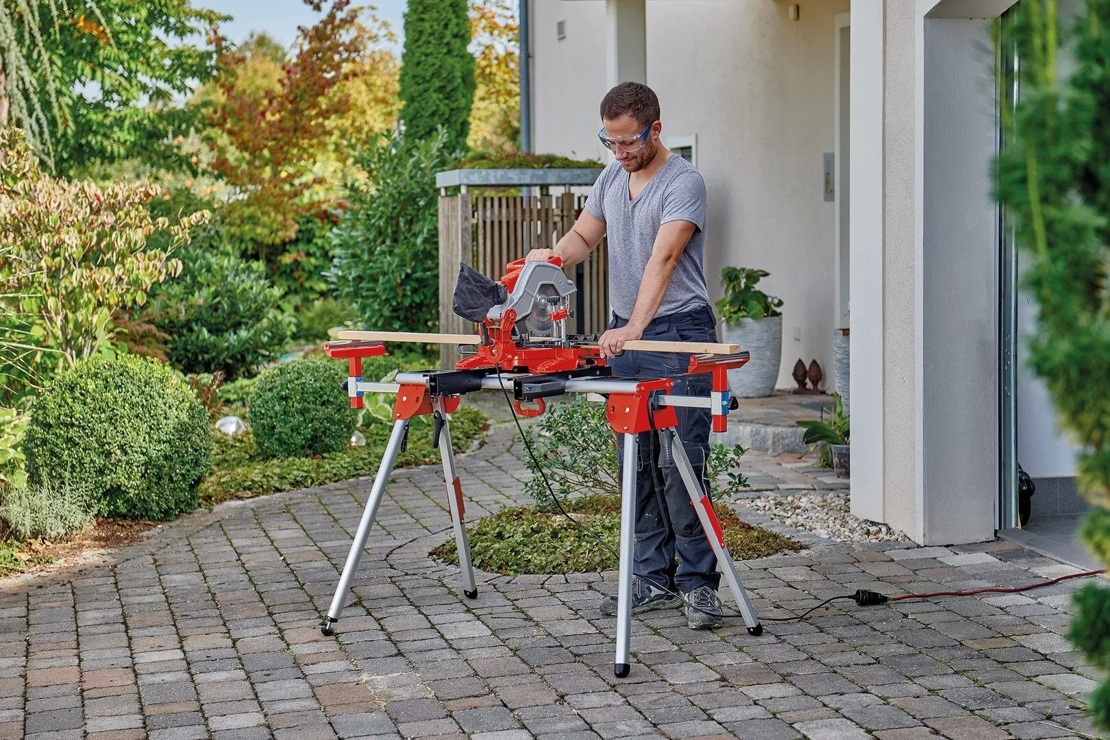 Fierăstrău circular Einhell TC-MS 216