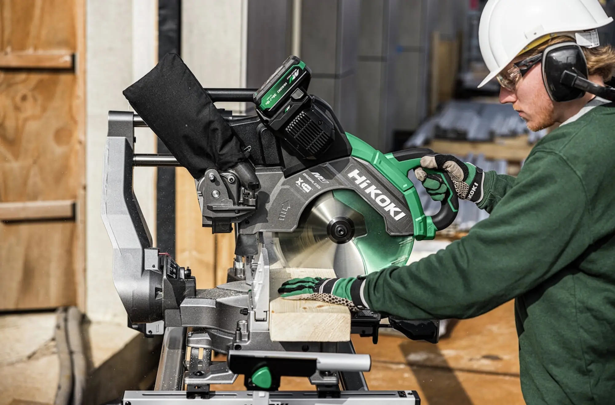 Аккумуляторная торцовочная пила Hikoki C3612DRAWRZ