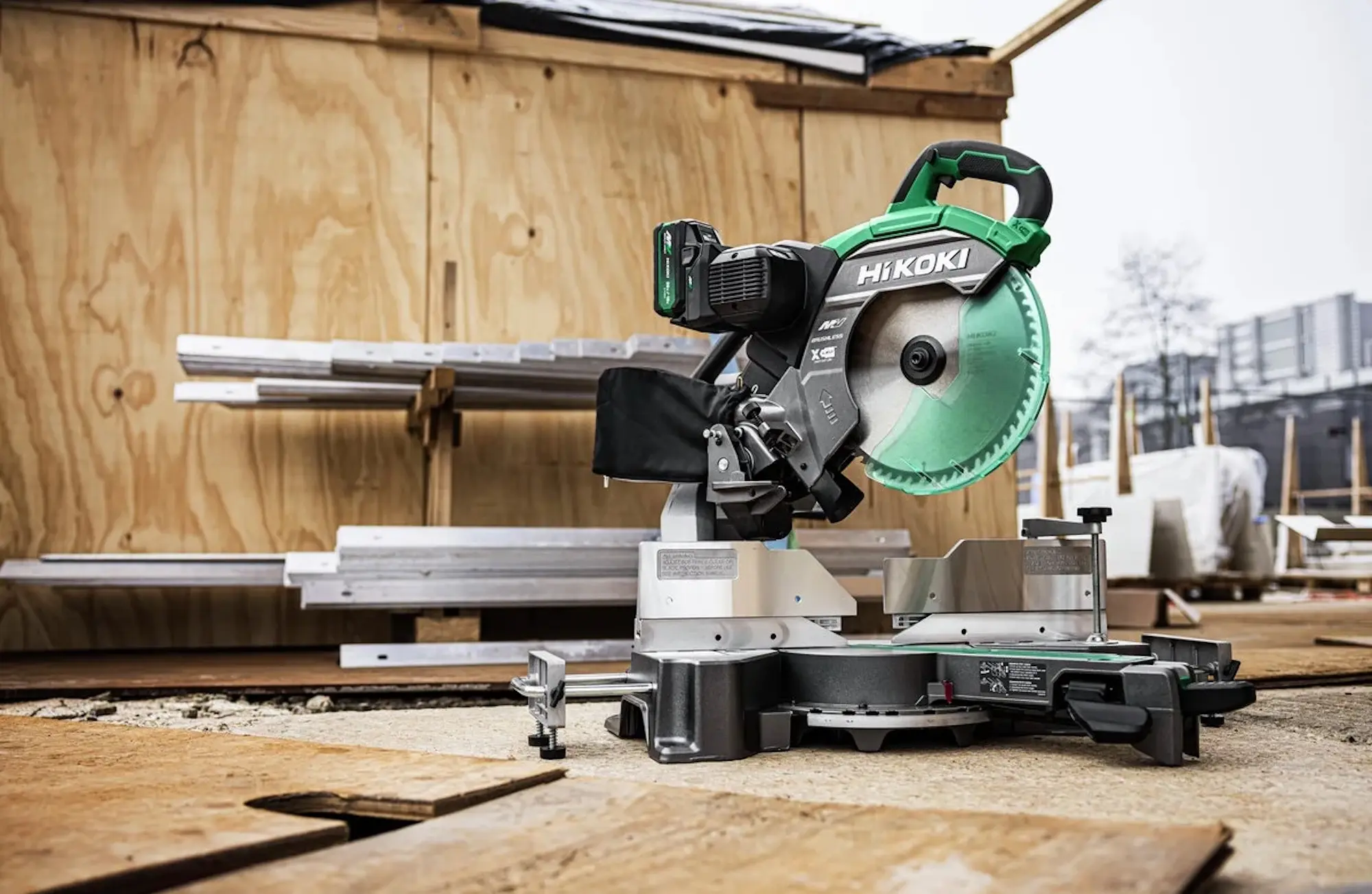 Аккумуляторная торцовочная пила Hikoki C3612DRAWRZ