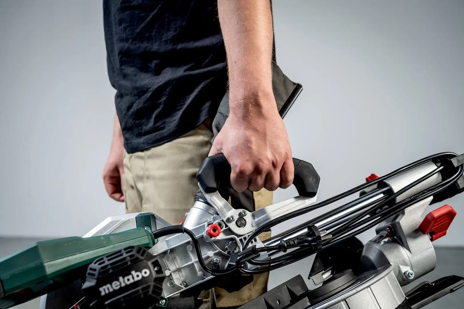Торцовочная пила Metabo KGS 305 M