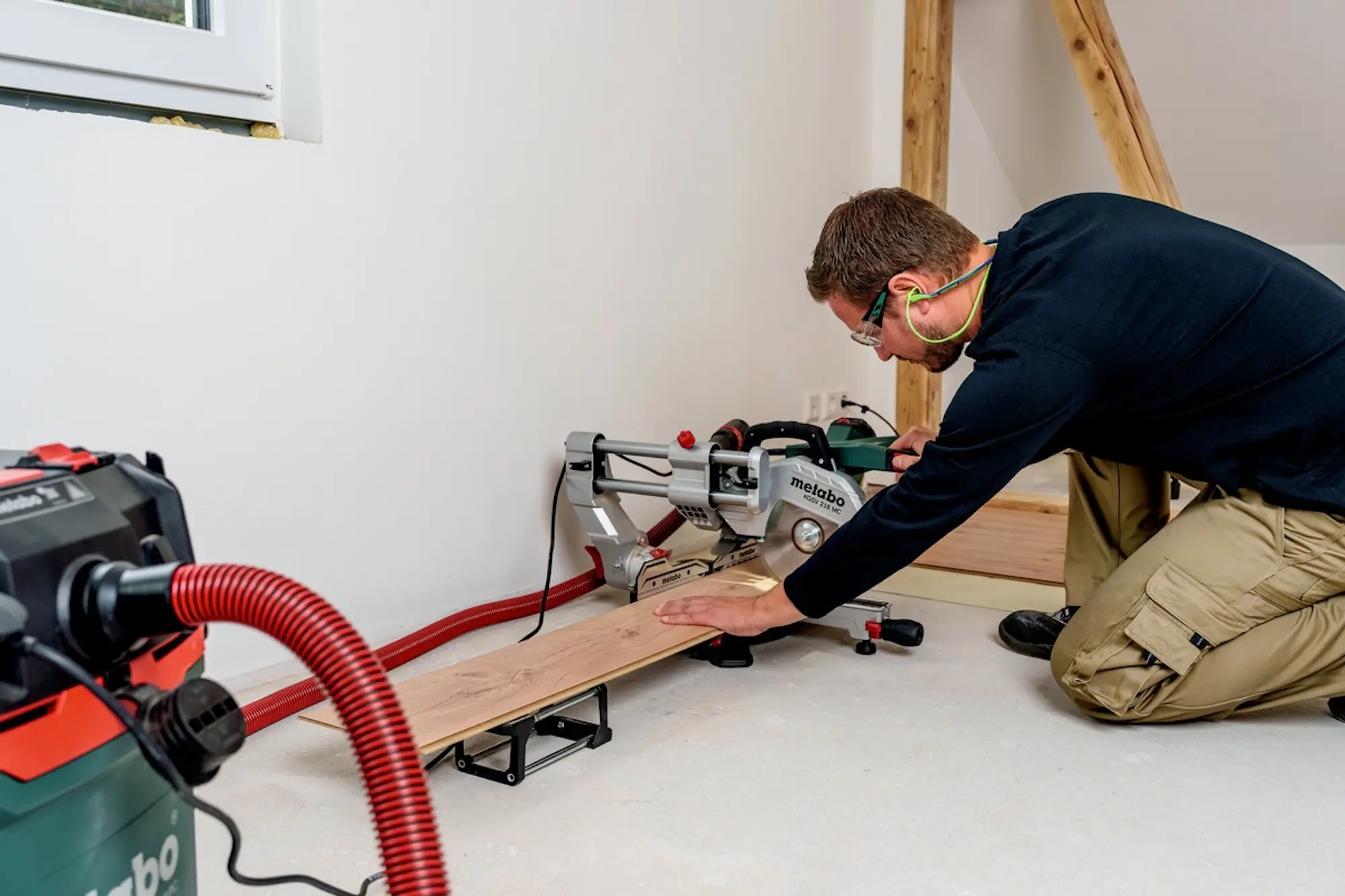 Торцовочная пила Metabo KGSV 216 MC (615216000)