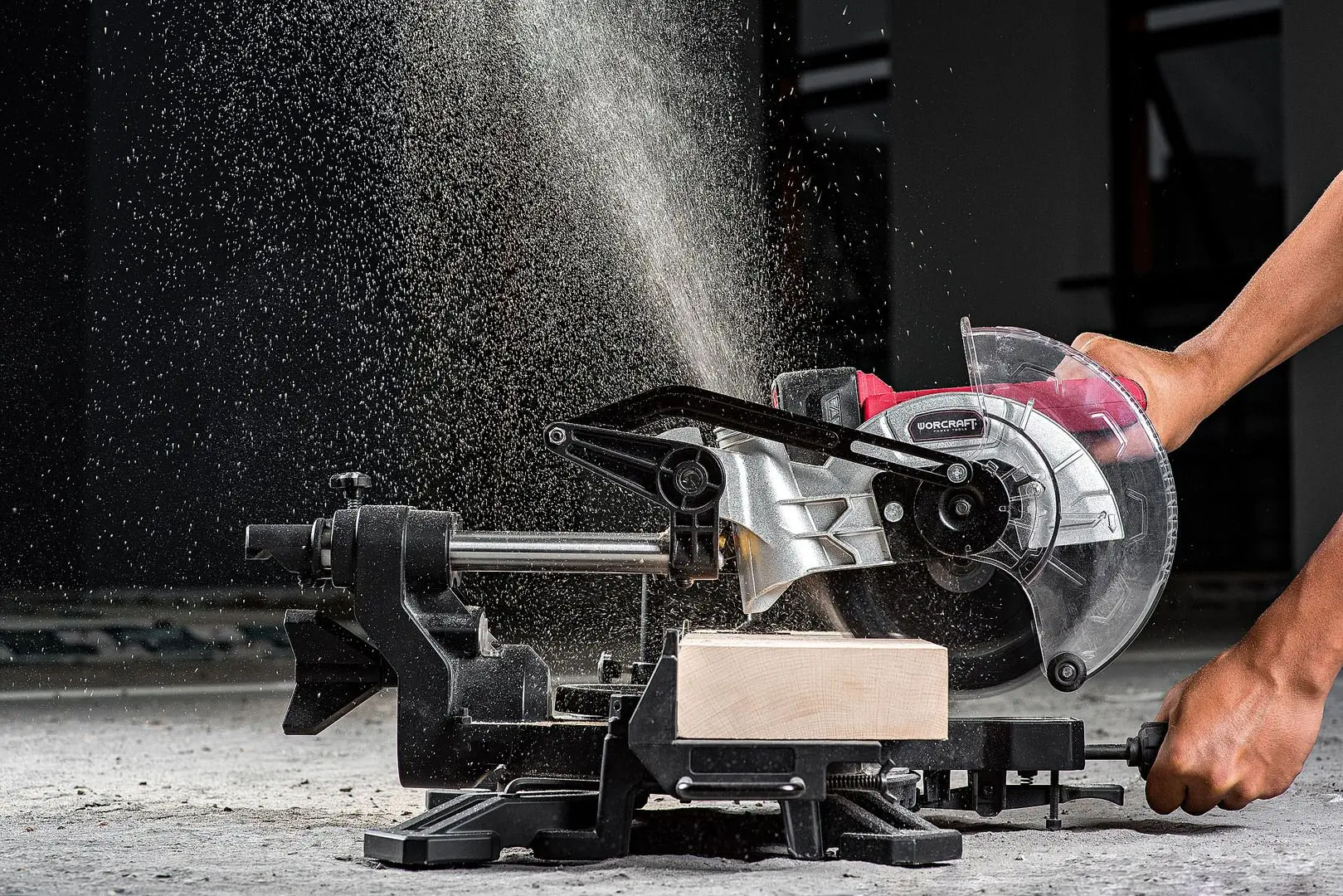 Аккумуляторная торцовочная пила Worcraft CMS-S20Li