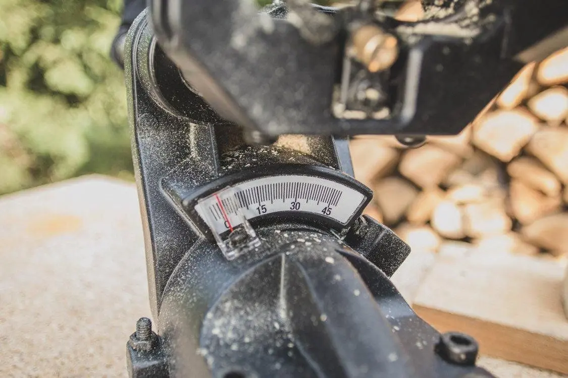 Пила торцовочная Yato YT-82173