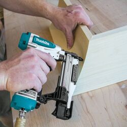 Пневматический степлер Makita AF353 Thumb