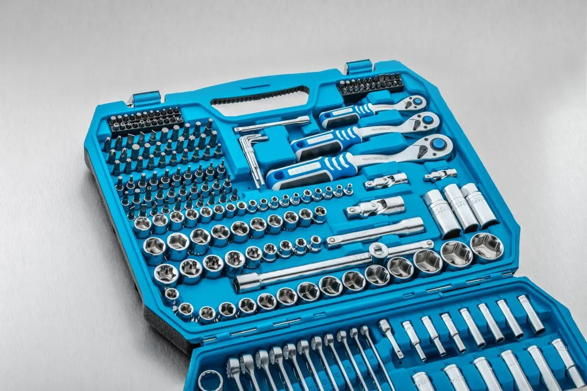 Набор инструментов Hoegert HT1R444