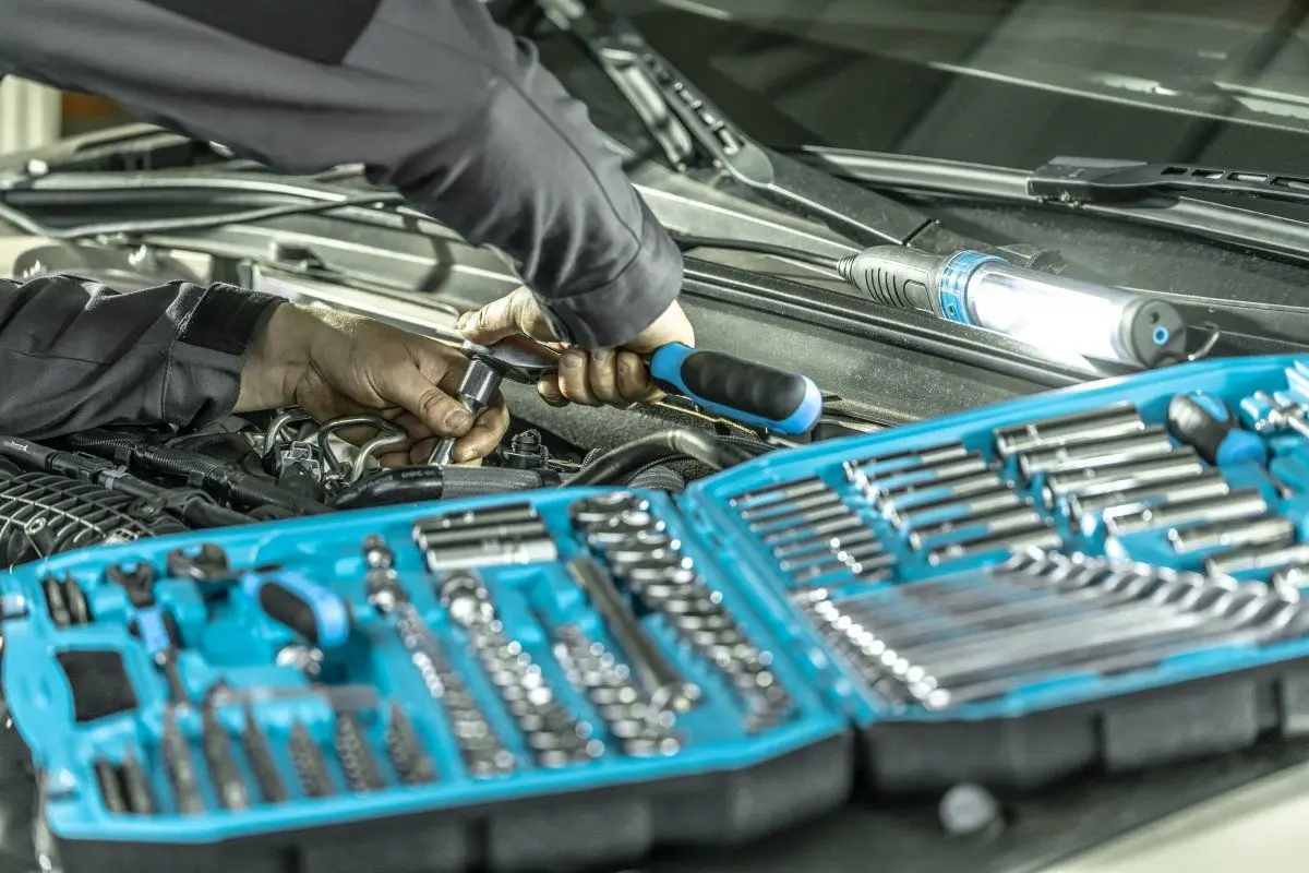 Набор инструментов Hoegert HT1R444