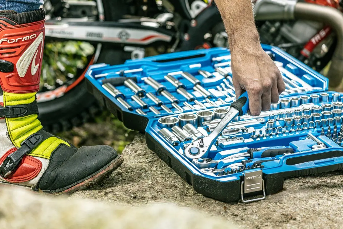 Набор инструментов Hoegert HT1R444