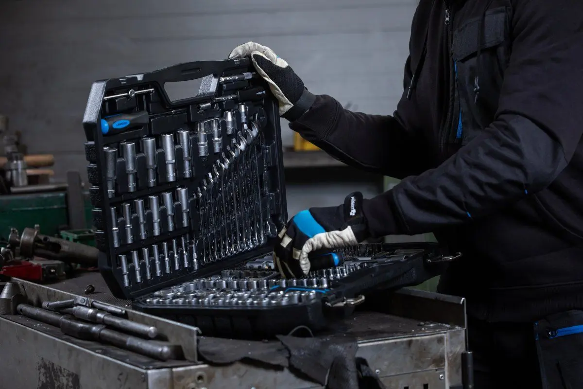 Набор торцевых головок Hoegert HT1R244