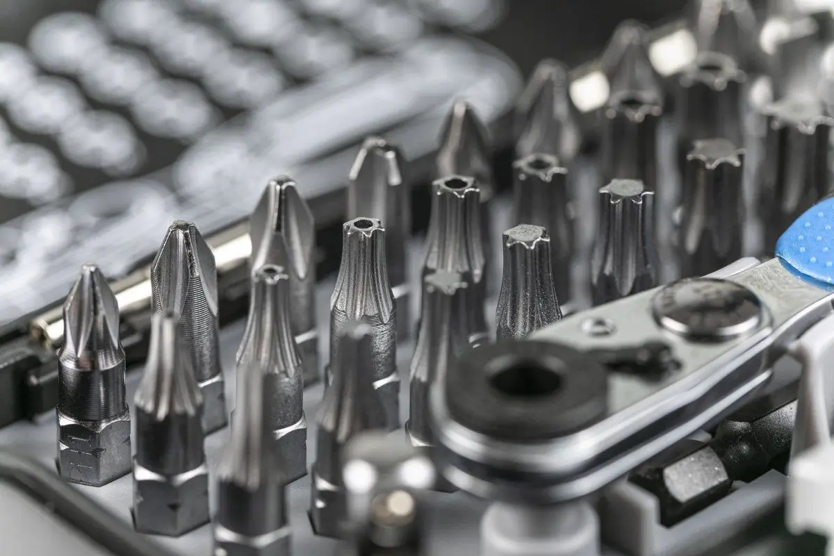 Набор бит с трещоткой Hogert HT1R460