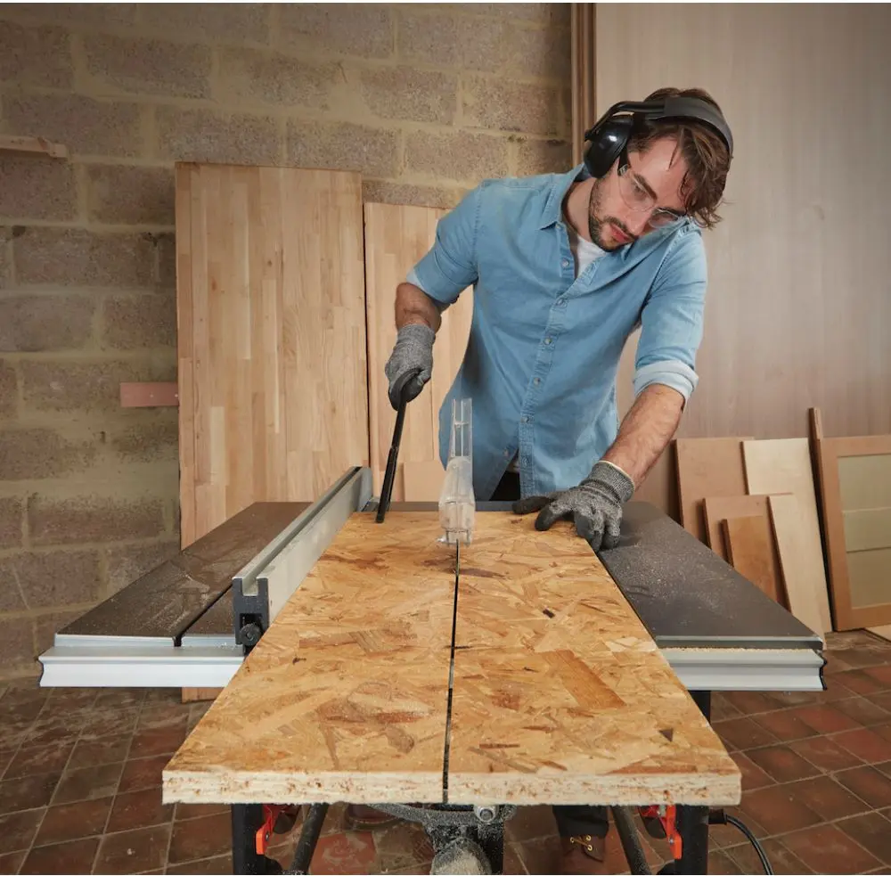 Ferestrau circular stationar Black&Decker BES720