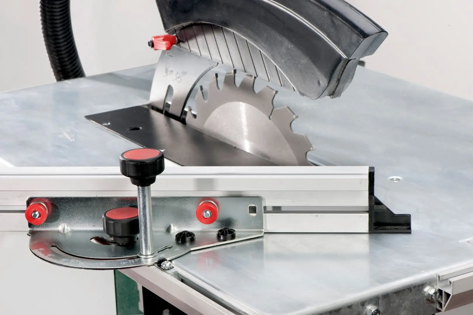 Распиолочный станок Metabo TKHS 315 C 2000 WNB