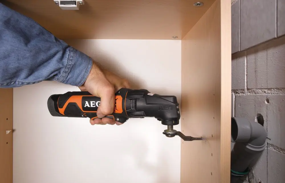 Многофункциональный резак AEG OMNI330-KIT1