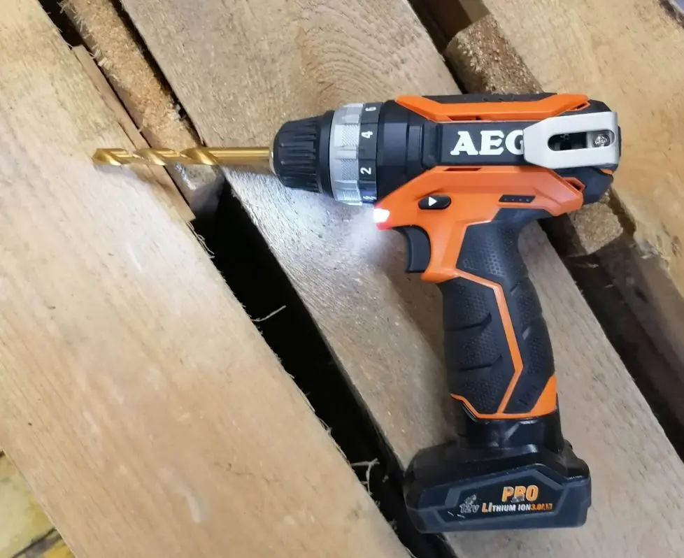 Set de instrumente cu acumulator AEG JP12F2LI-202B