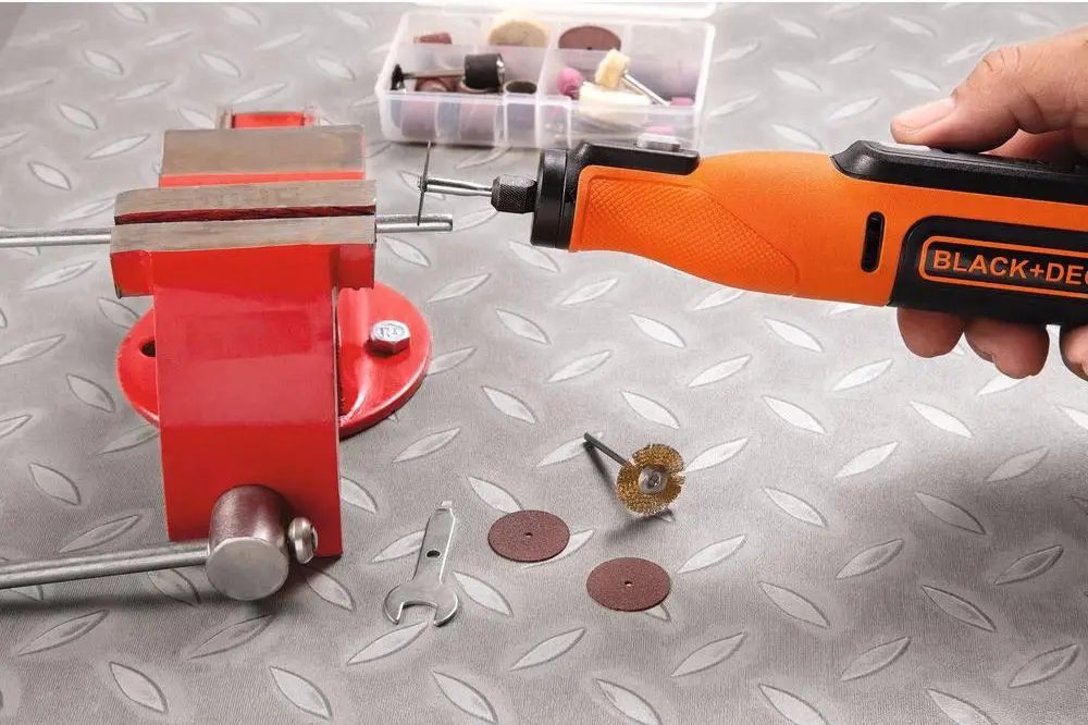 Гравер аккумуляторный Black&Decker BCRT8IK