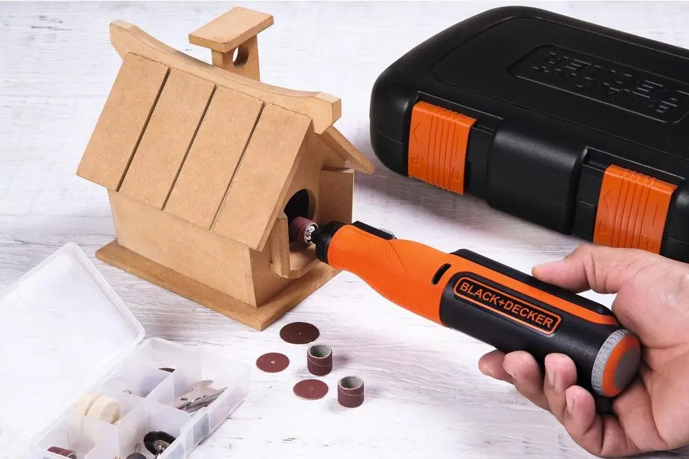 Гравер аккумуляторный Black&Decker BCRT8IK