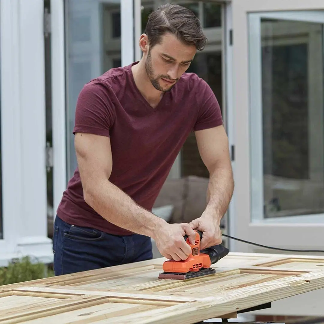 Masina de slefuit Black&Decker BEW220