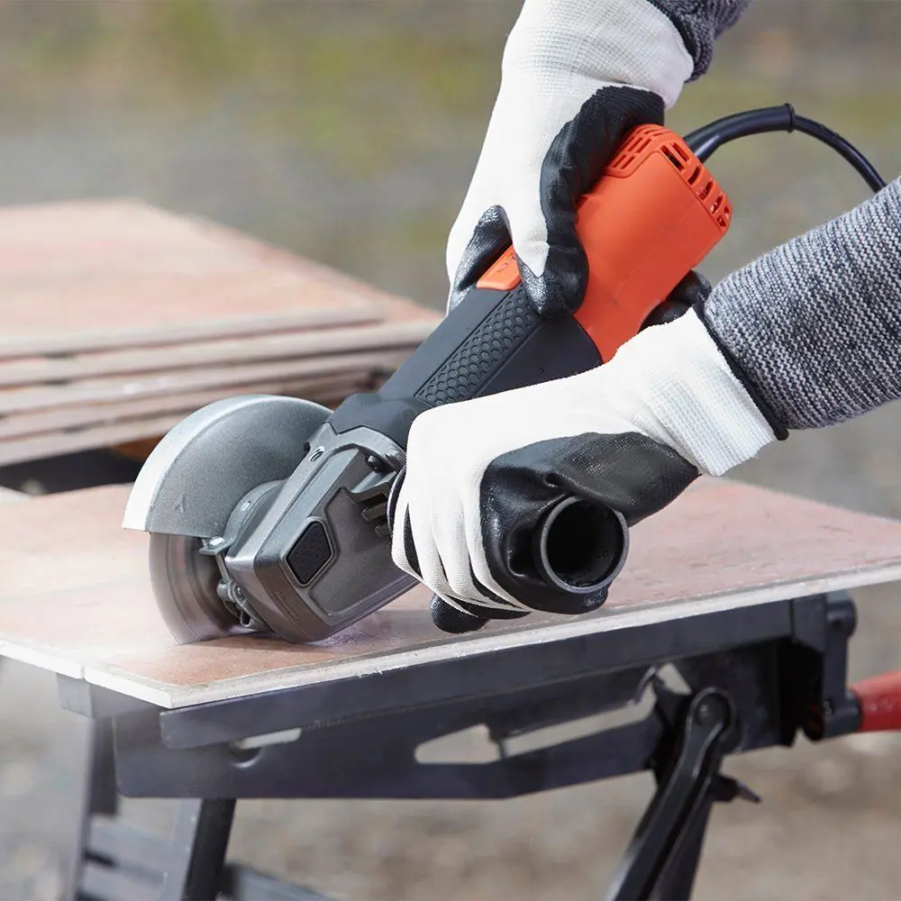 Masina de slefuit unghiulara Black&Decker BEG220