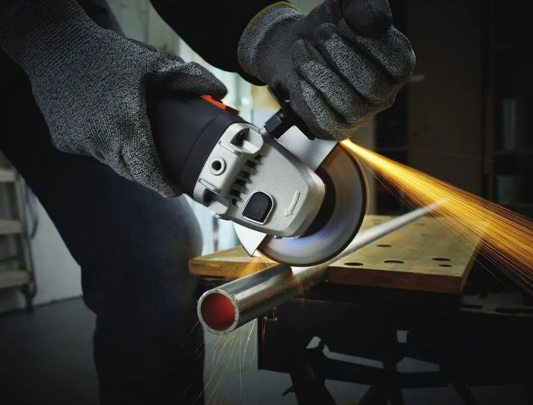 Угловая шлифовальная машина Black&Decker KG912 - 4