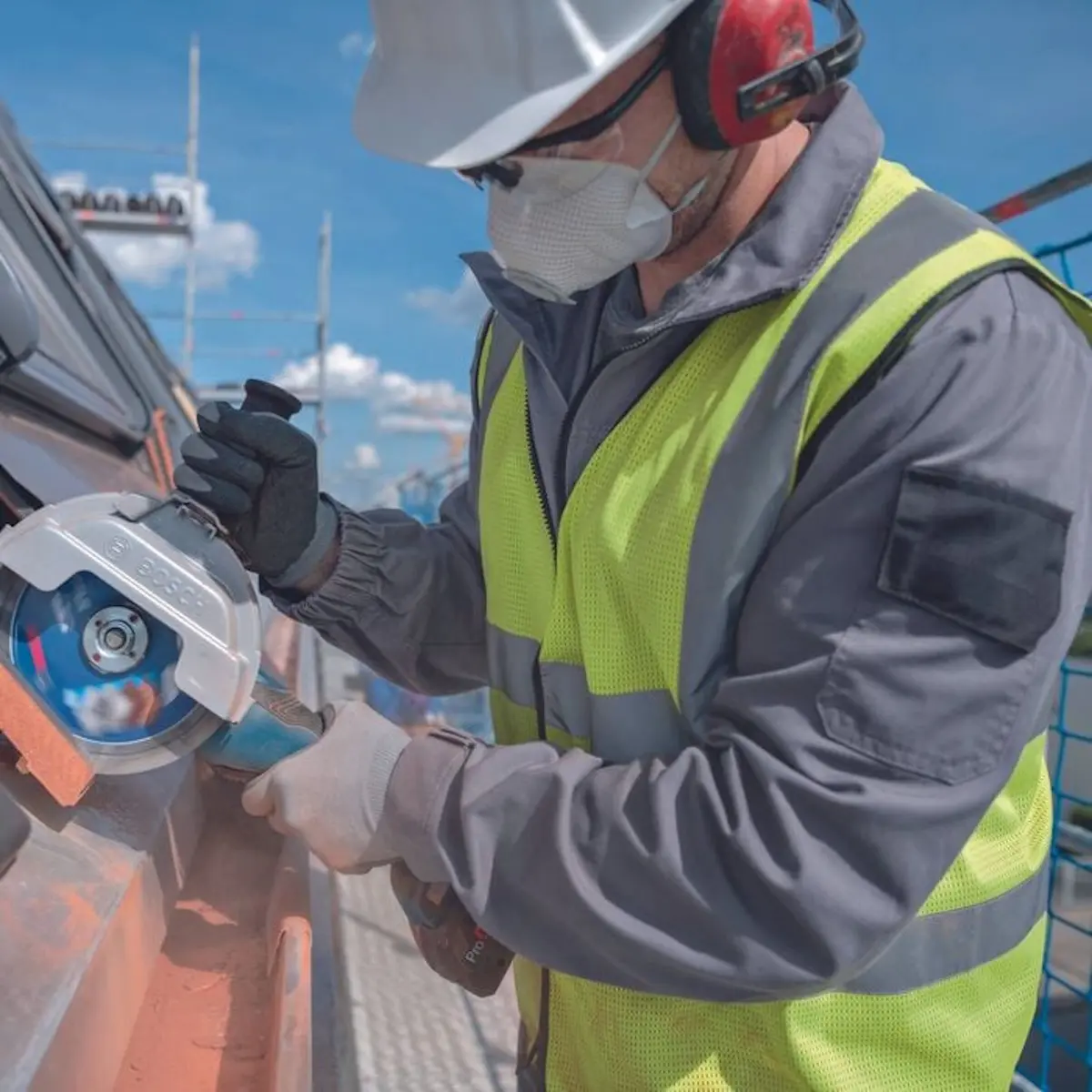 Masina de slefuit unghiulara cu acumulator Bosch GWS 18V-180 Solo (06019H6L01)