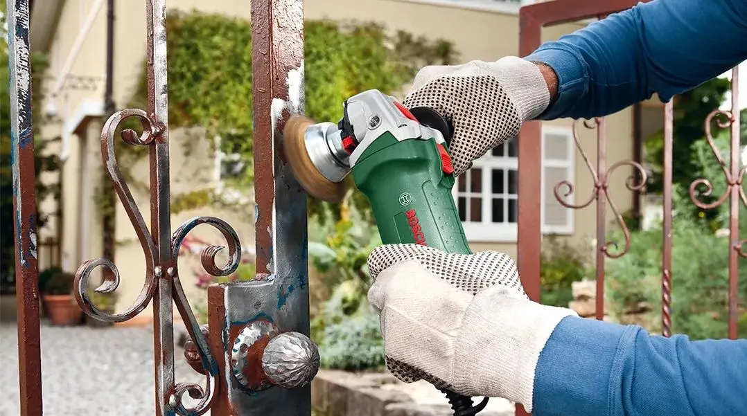 Углошлифовальная машина Bosch PWS 700-125