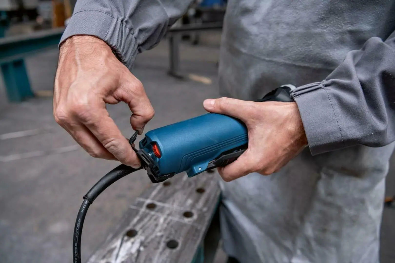 Угловая шлифовальная машина Bosch GWS 17-125 PS (06017D1300) - 4