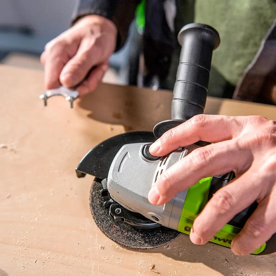 Masina de slefuit unghiulara cu acumulator GreenWorks GD24AG