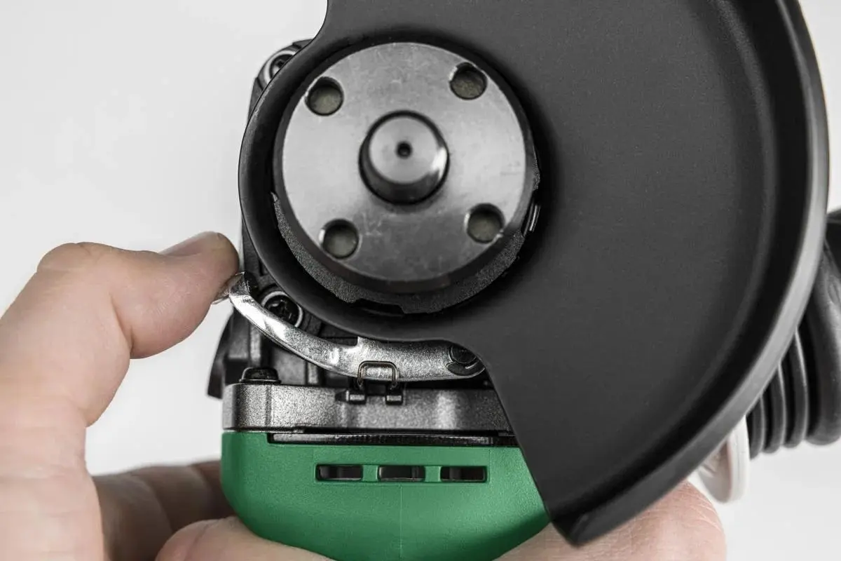 Аккумуляторная угловая шлифмашина Hikoki G1813DFWQZ 2x5Аh