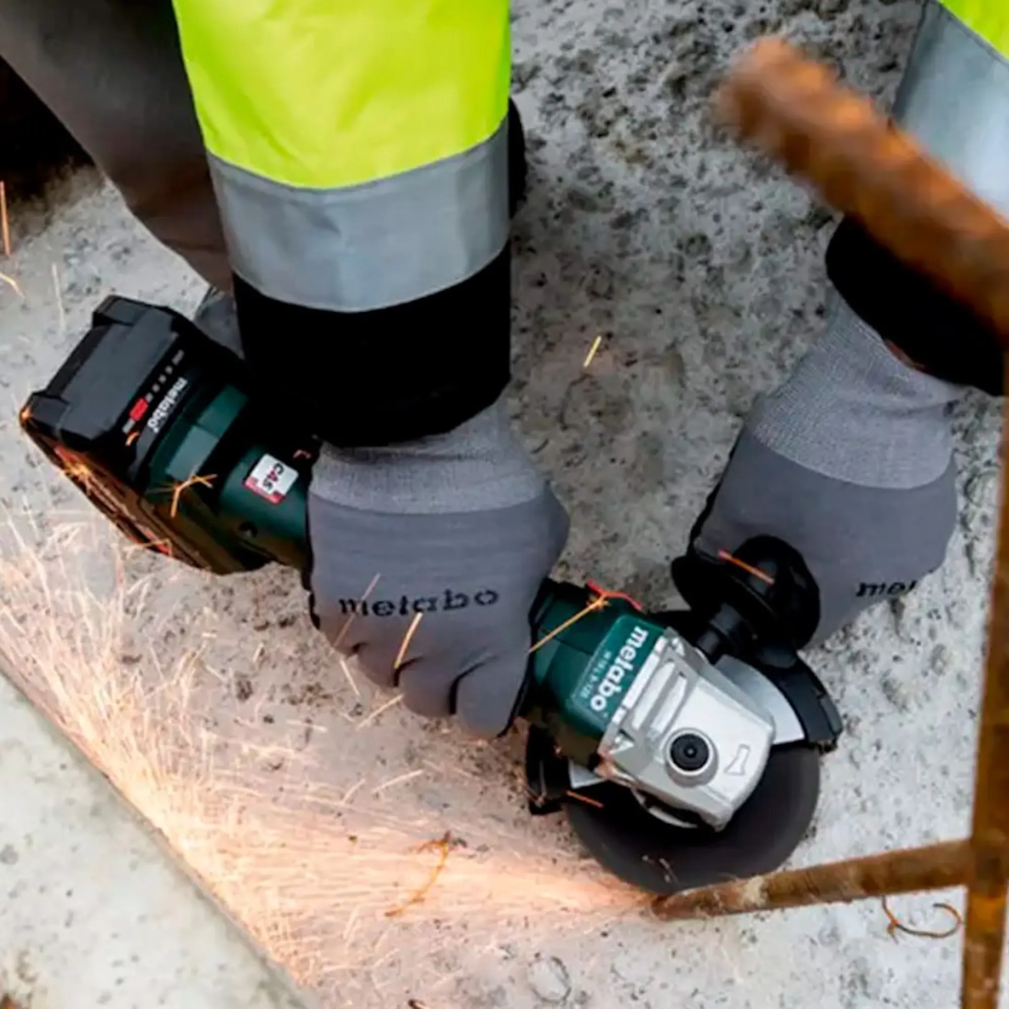 Аккумуляторная угловая шлифмашина Metabo W 18 L 9-125 Quick (602249650)