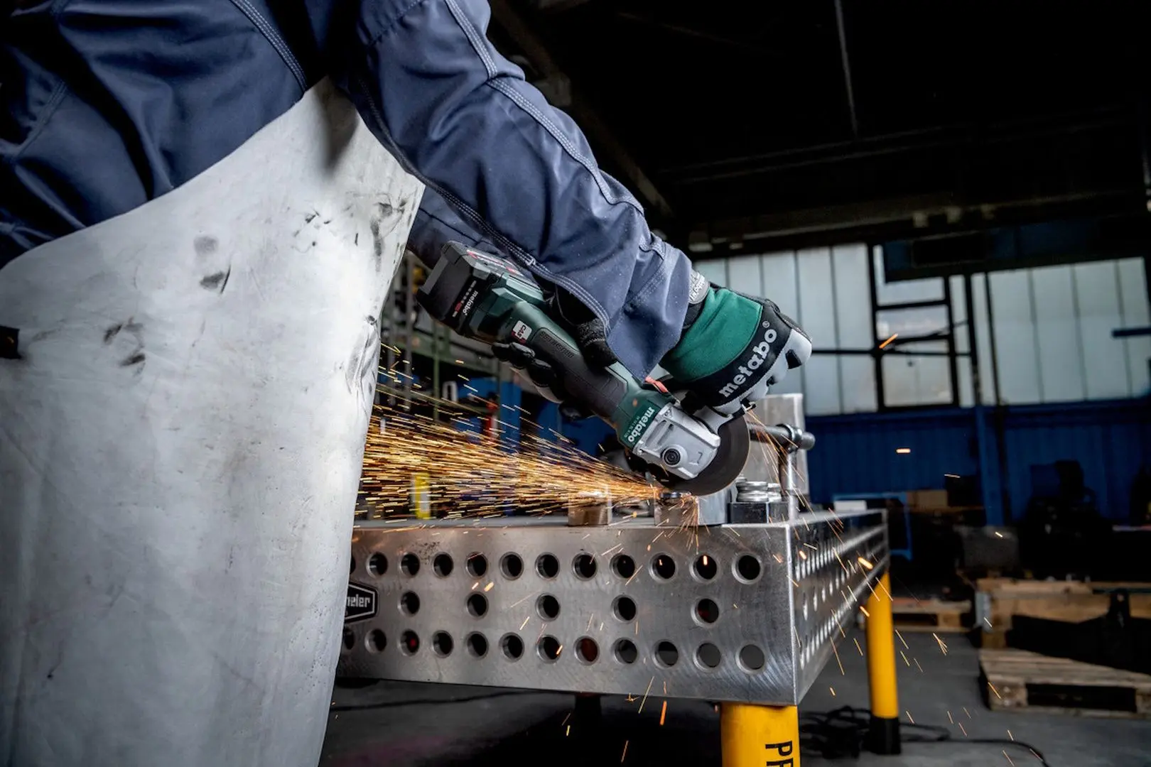 Masina de slefuit unghiulara cu acumulator Metabo W 18 L BL 9-125 602374510